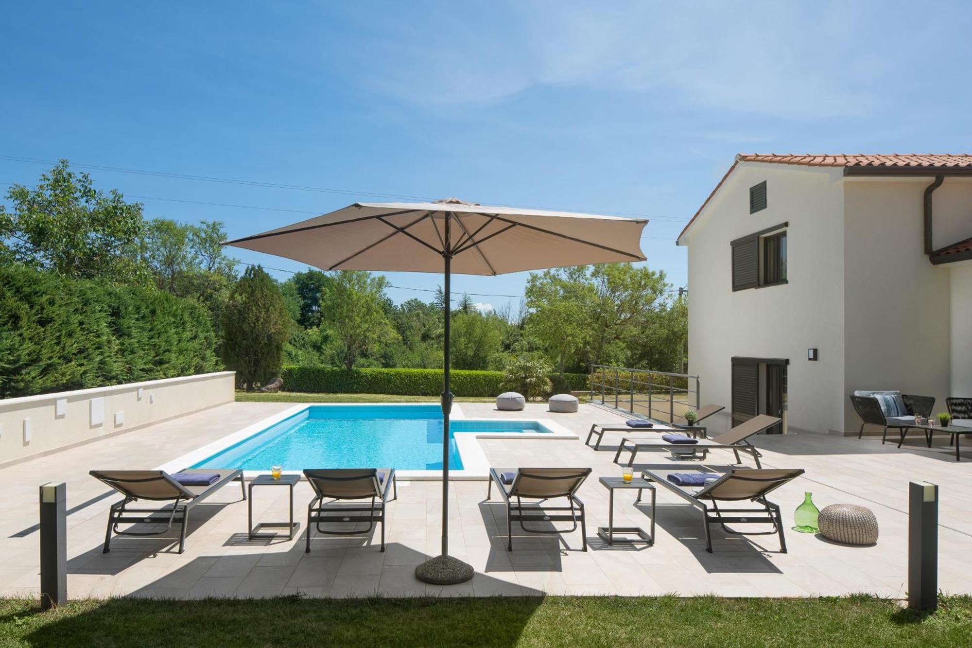 Villa Del Sol With Large Garden Perfect For Families Labin  Exterior photo